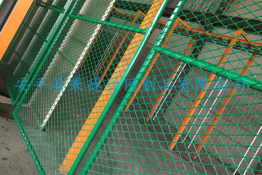 湖南岳陽鋼板網(wǎng)護欄網(wǎng)